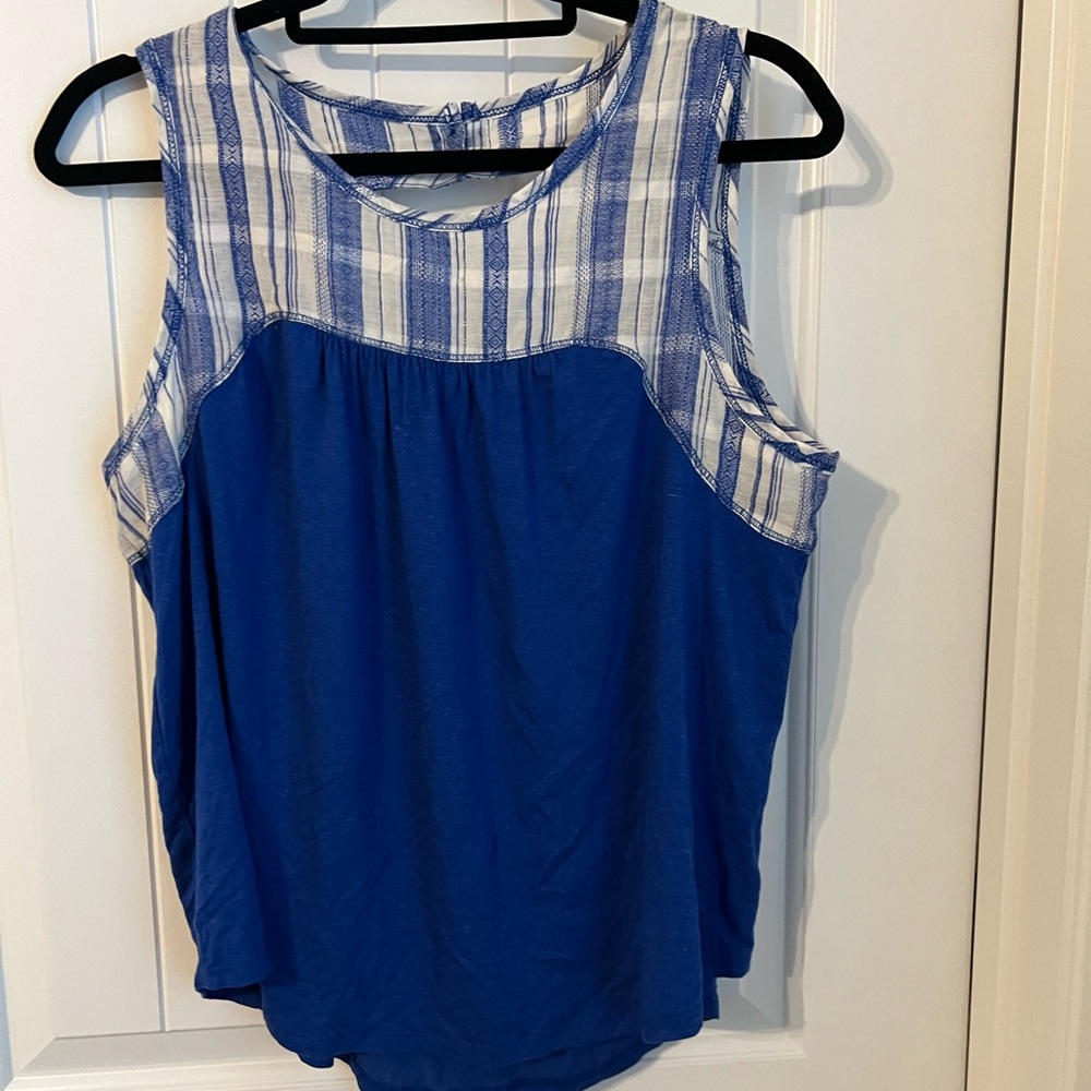 Eyeshadow Sleeveless Top